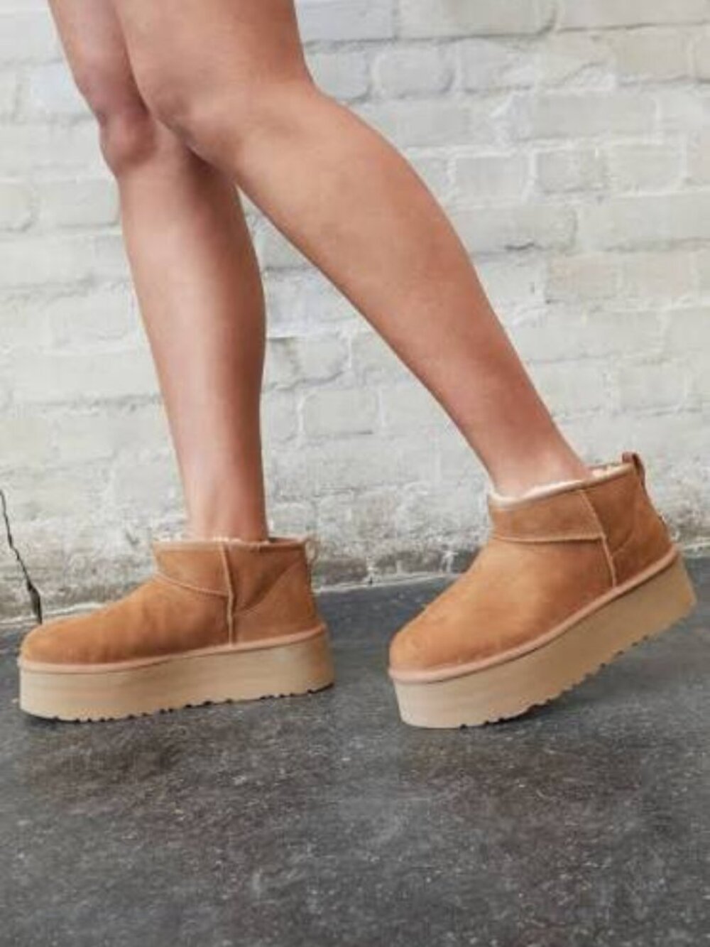 UGG Classic Ultra Mini Platfrom Chestnut Size 6